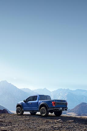 2017 Ford F-150 Raptor phone wallpaper thumbnail.