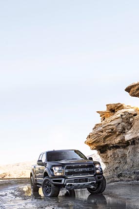 2017 Ford F-150 Raptor phone wallpaper thumbnail.