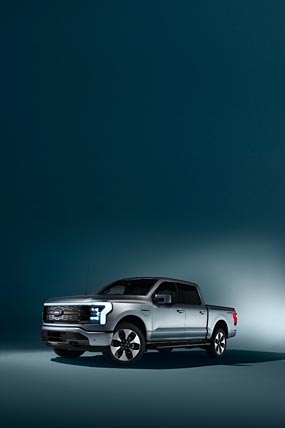 2022 Ford F-150 Lightning phone wallpaper thumbnail.